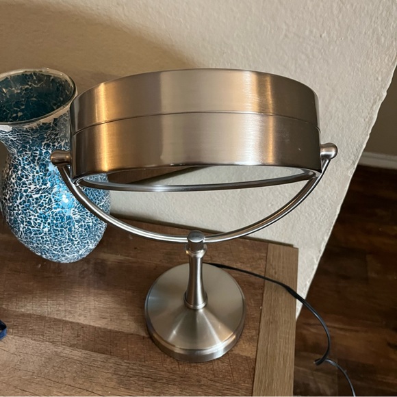 Touch Sensor Light Up Makeup Mirror - Picture 3 of 8